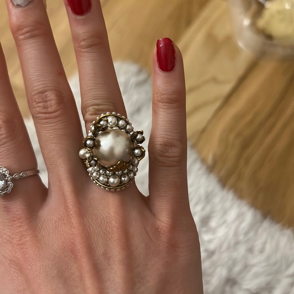 Authentic gucci pearl cluster ring - Picture 1 of 6